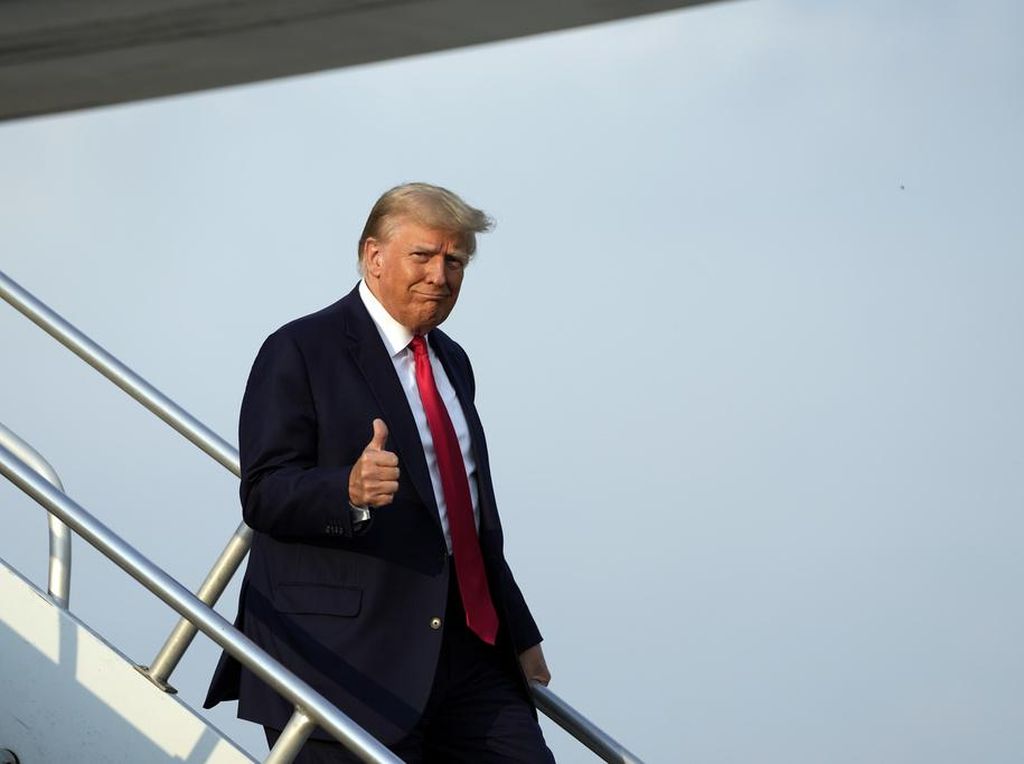 Antiklimaks Trump: Serahkan Diri, Bayar Jaminan, Batal Ditahan